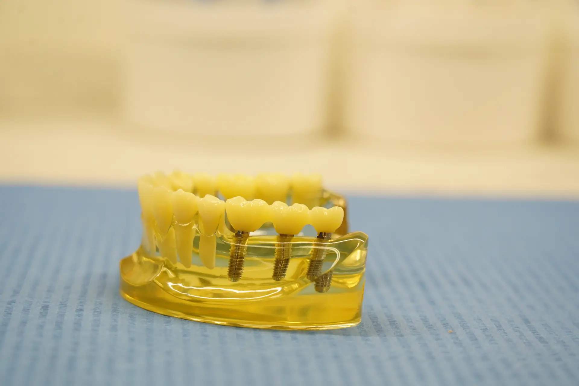 Fogtechnikai labor munkaterület